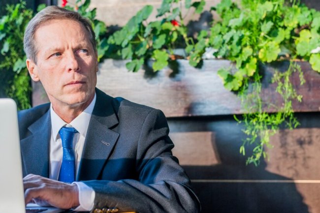 Lincoln Unjustly Terminates STD Benefits of NYC Senior Director with Anxiety